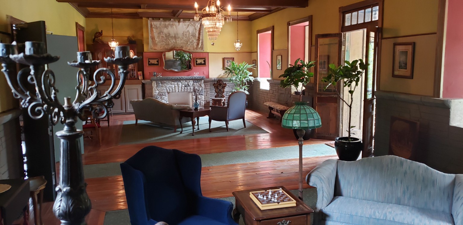 Historic sitting room at Franklintown Inn
